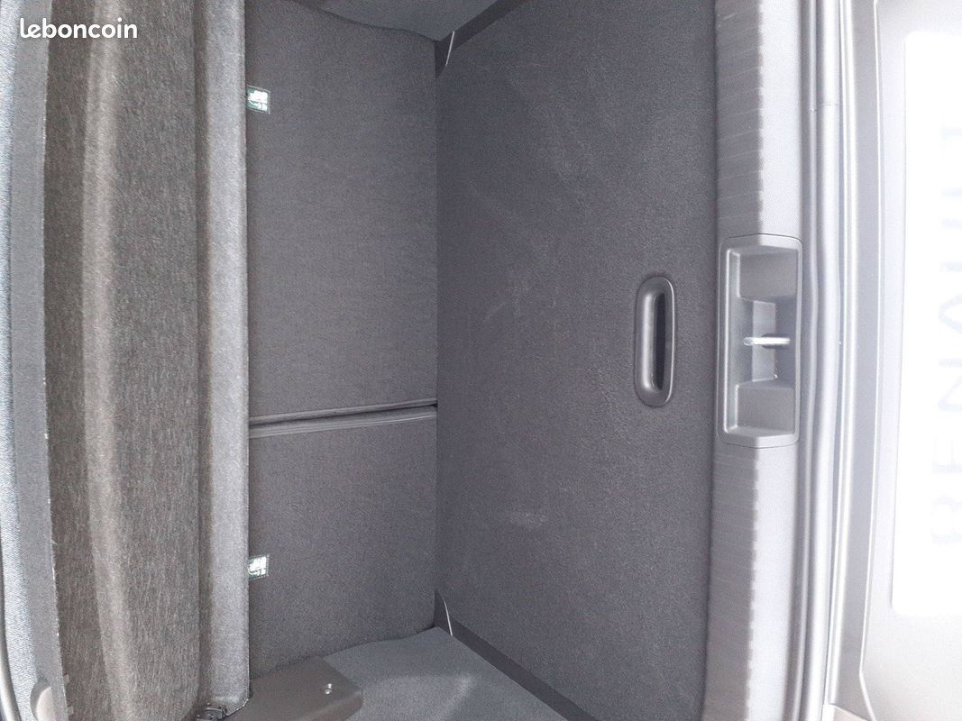 RENAULT Captur E-Tech full hybrid 160 ch Techno (image 18)
