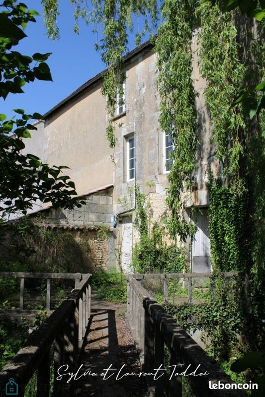 Maison 17 pièces 330 m² - Barbezieux-Saint-Hilaire 16300 (image principale 1)