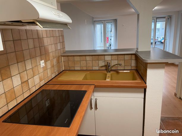 F2 centre ville CHAMPIGNEULLES 345 EUR