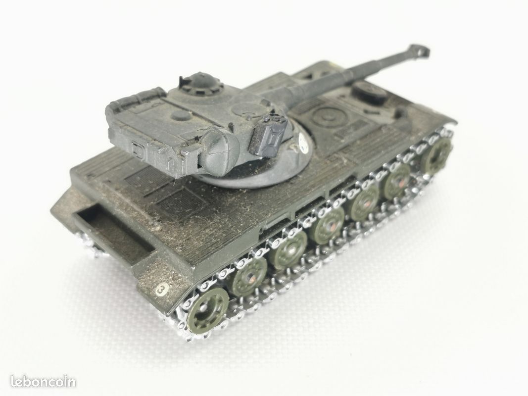 Miniature AMX 13 Char vert armée Française - francis miniatures