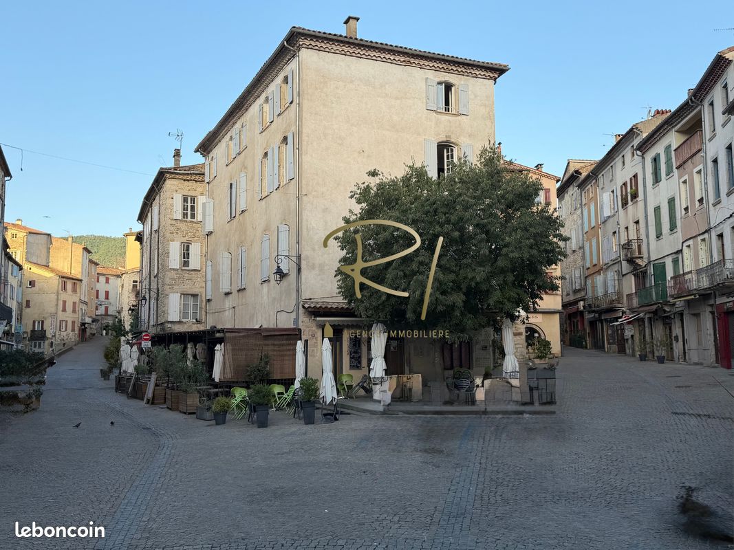 Immeuble 320 m² · à Malbosc · 320 m² · 720 000 €