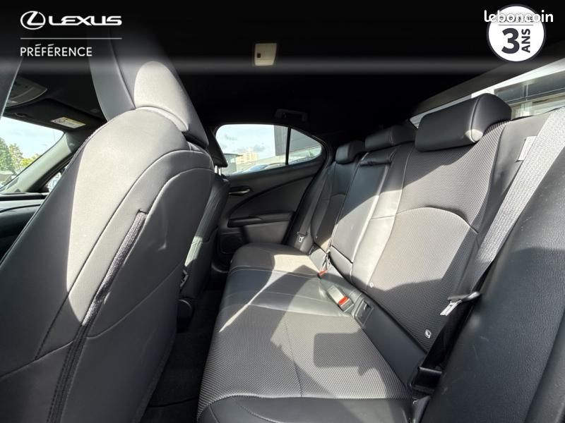 Lexus UX 250h Luxe 2WD (image 16)