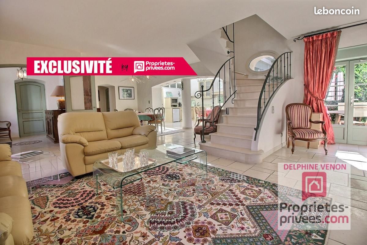 Propriété 8 pièces 247 m² (image 2)