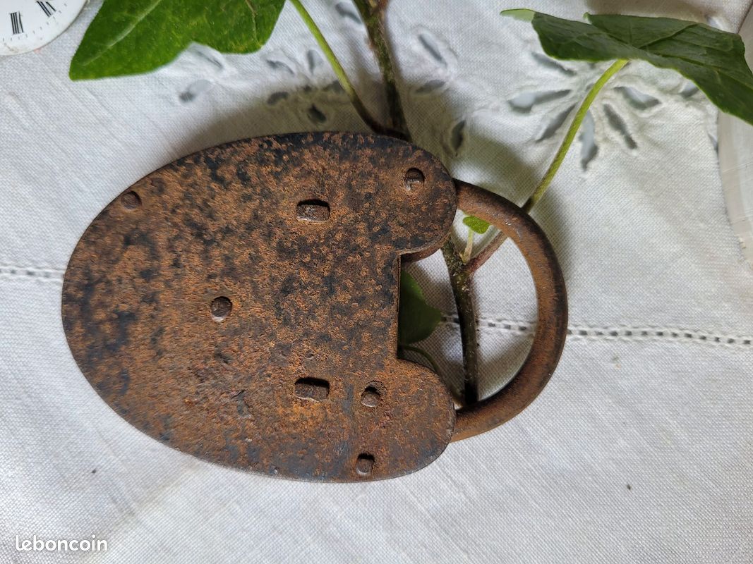 Ancien cadenas sans clé cœur (image 2)