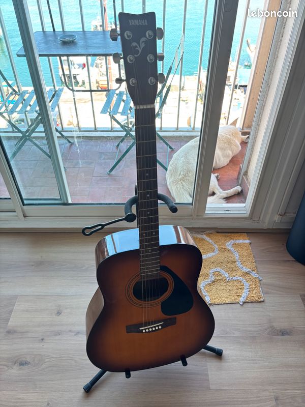 Guitare acoustique Yamaha F310P TBS, avec housse et support guitare (image 1)