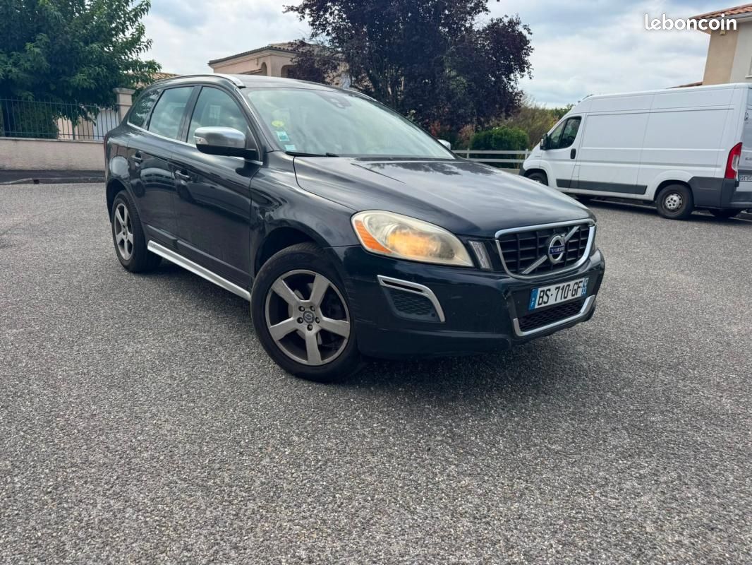 Volvo XC60 D5 AWD R-Design Geartronic A (image 10)