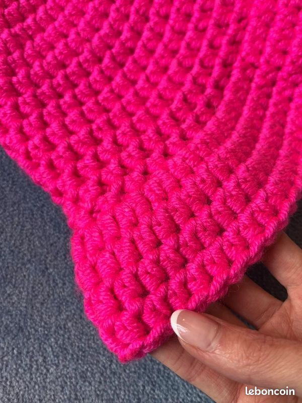 Chapeau en crochet rose fuchsia fait main (image 5)
