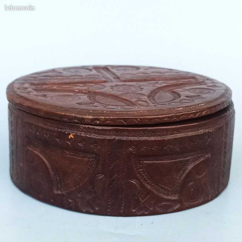 Accessoires art africain: Boîte ronde art Touareg en cuir BBRD2