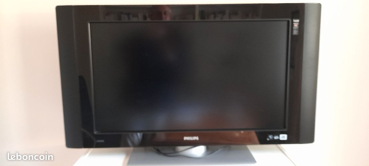 Télévision écran plat 80 cm LCD Philips (image 1)