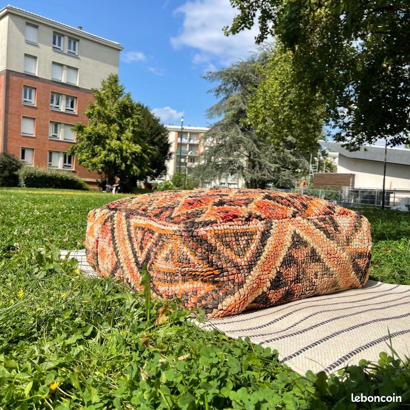 Magnifique pouf berbère en laine fait main (image 2)