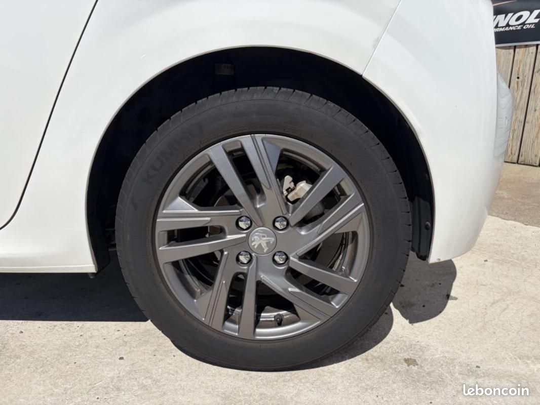 Peugeot 208 1.5 BlueHDi 100ch Style (image 16)