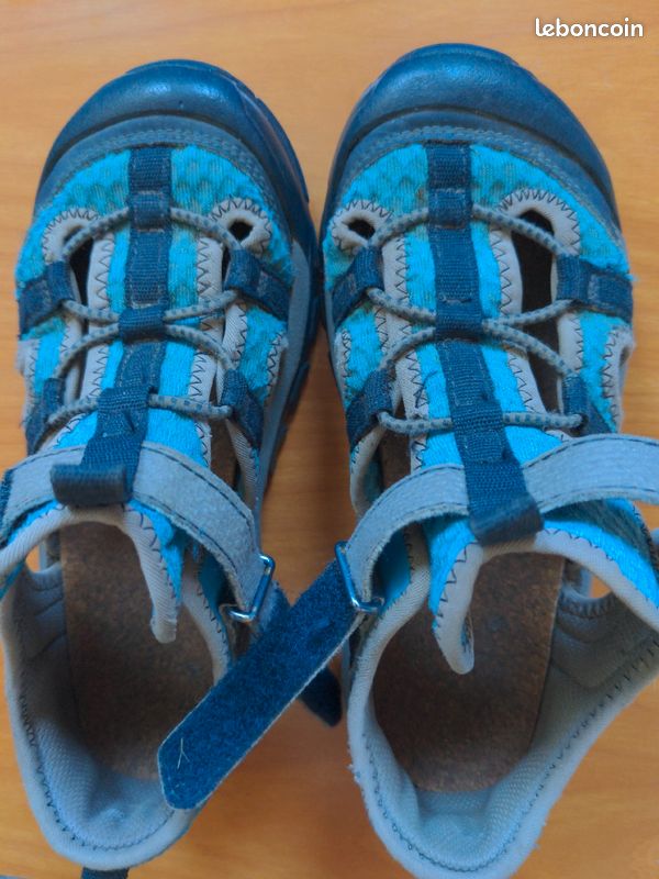 Vends sandales Decathlon de randonnée enfant (image 1)