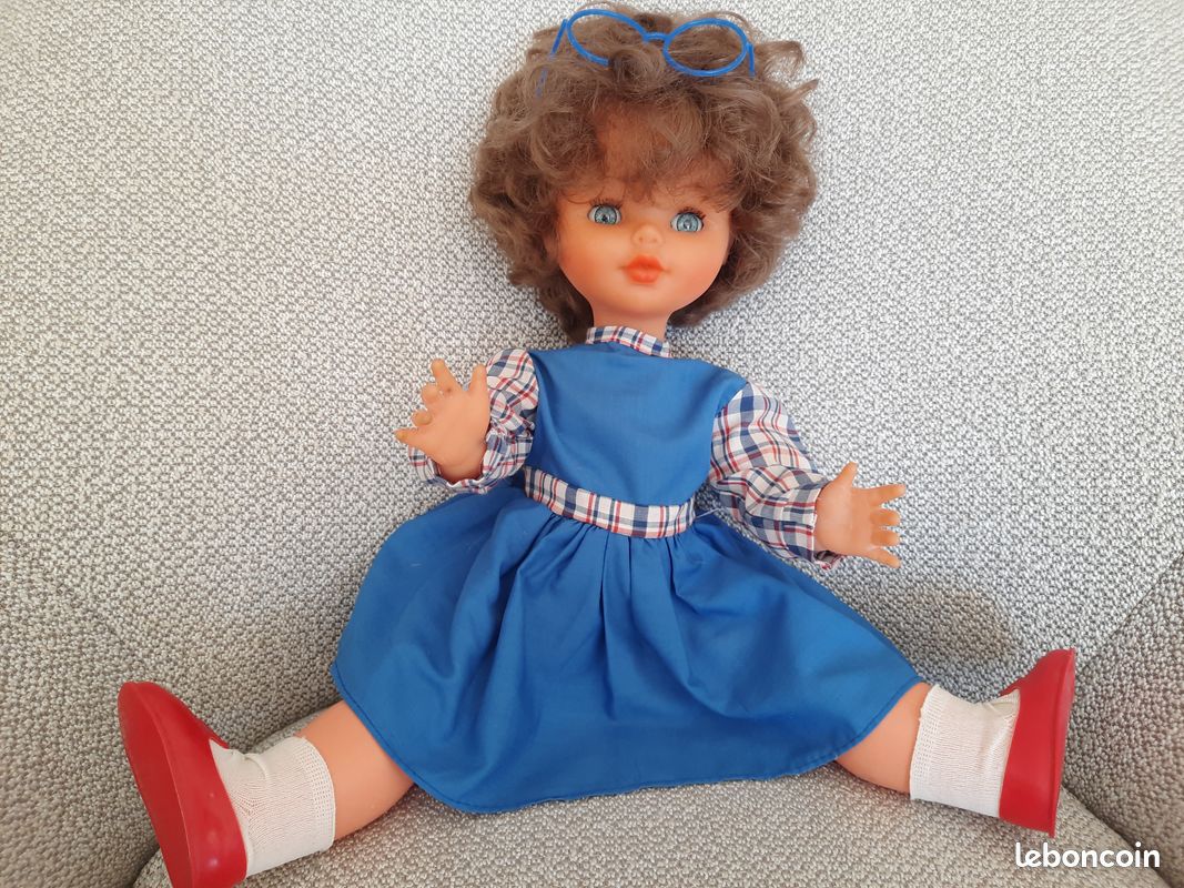 PAR AMOUR DES POUPEES : Poupée Bella 48 02 RESOLU LAURA