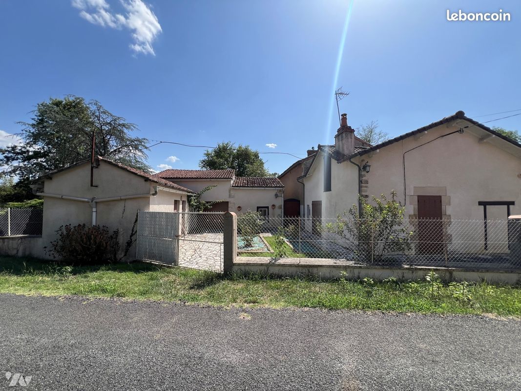 Maison 3 pièces 43 m² · à Queaux · 43 m² · 60 000 €