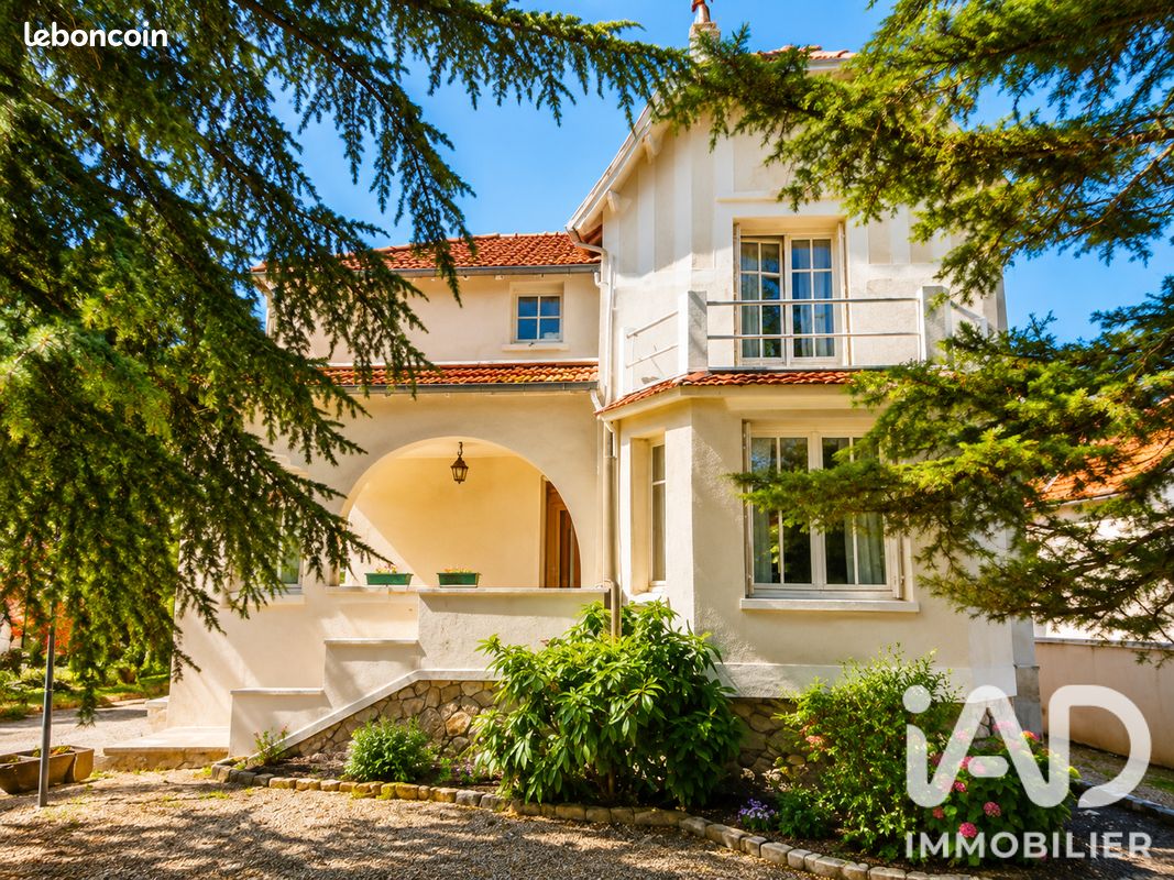 Maison 6 pièces 180 m² · à Aiffres · 180 m² · 340 000 €