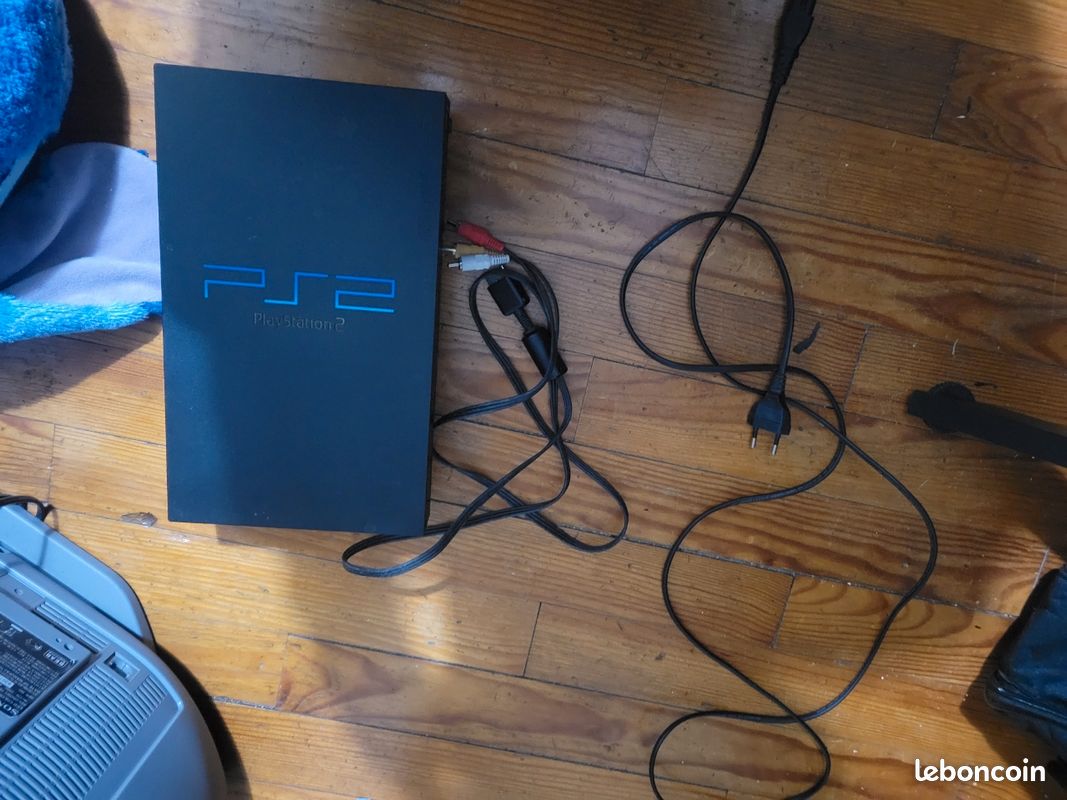 PS2 Fat SCPH-39004 + Manette Officielle PS One DualShock + 8 Jeux Complets (Dont Raretés) prix négociable (image 1)
