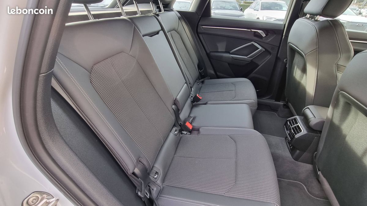 AUDI Q3 45 TFSIe 245 ch S tronic 6 S line (image 15)