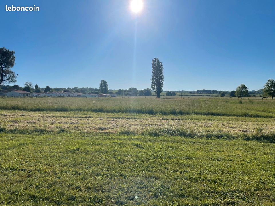 Terrain 570 m² Cars · 25 000 €
