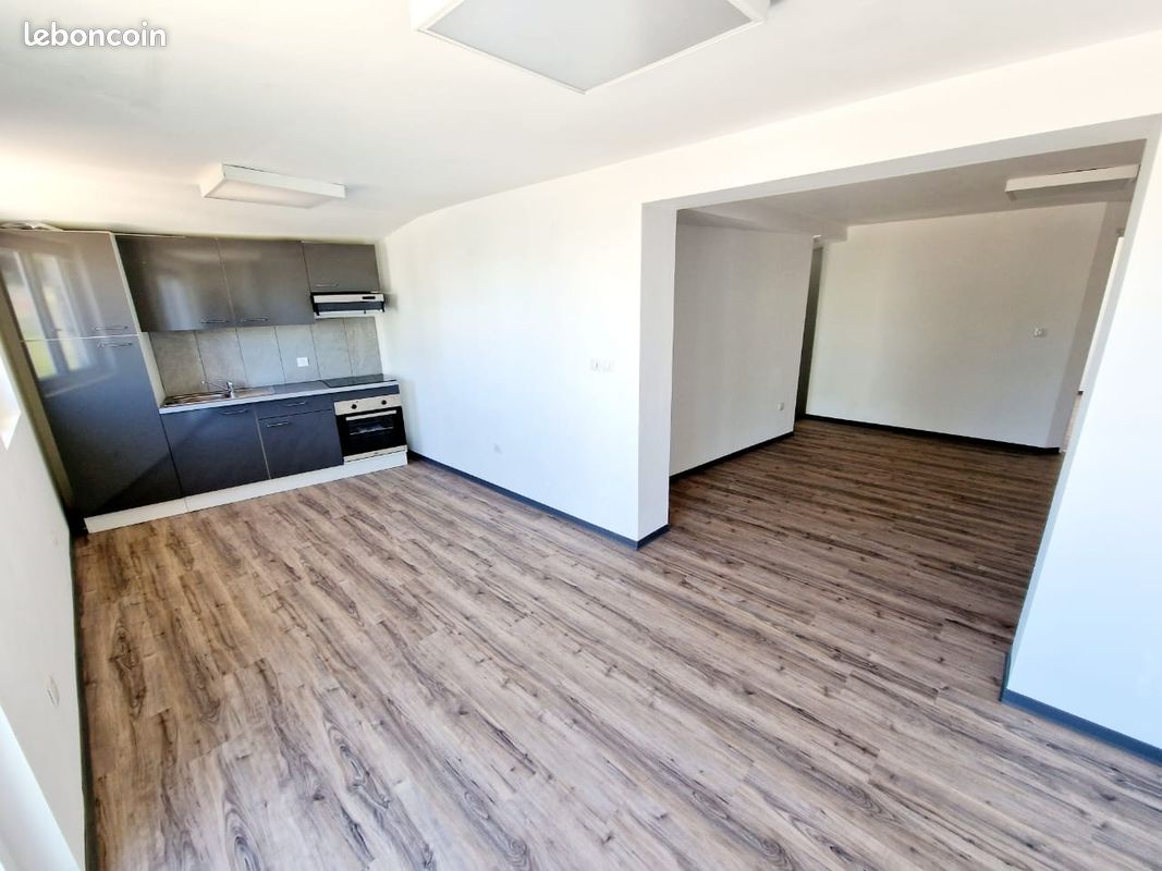 Maison 4 pièces 70 m² · à Petite-Île · 70 m² · 950 €/mois
