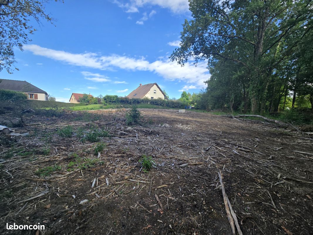 Terrain 1008 m² · à Pontailler-sur-Saône · 1 008 m² · 25 000 €