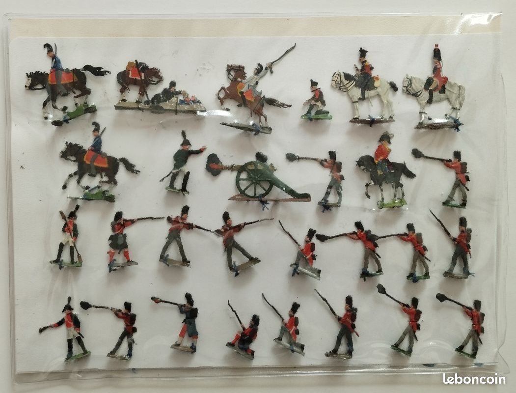 Lot De 43 Soldats Plats En étain - Armée D'époque 1800 Environ - échelle 1:72