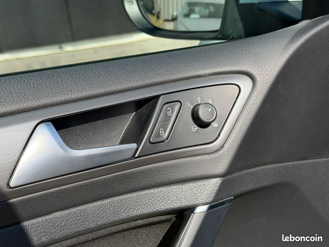 VOLKSWAGEN Golf 1.2 110ch Allstar - CarPlay - Suivi complet - Faible kilométrage (image 19)