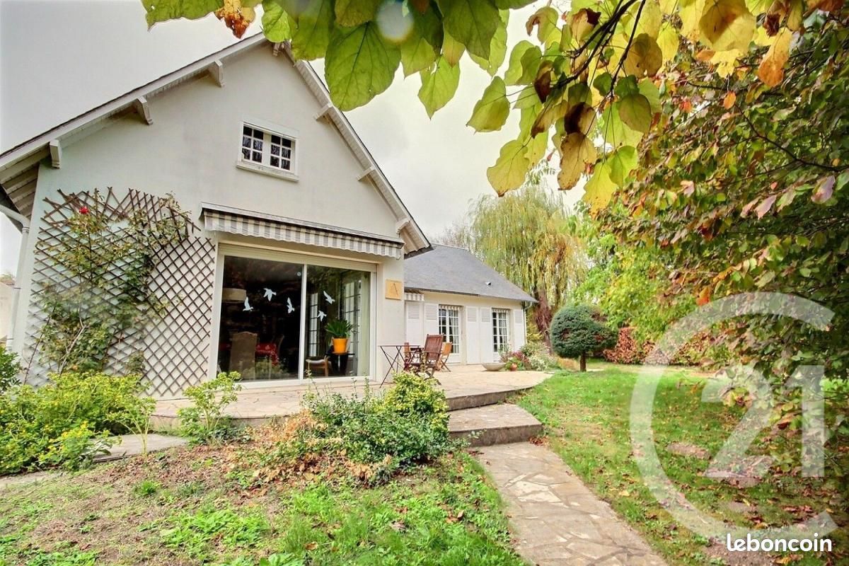 Maison 6 pièces 203 m² · à Maslives · 203 m² · 320 000 €