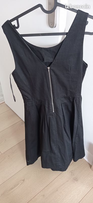 Jupes et robes tres bon etat (image 13)