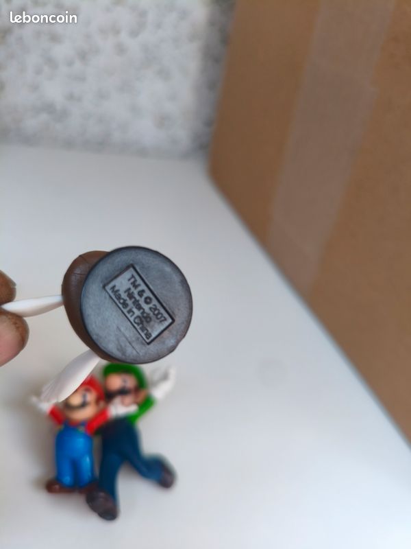 Lot 9 Figurines Super Mario Nintendo (Yoshi, Luigi, Goomba, Bob-omb, Koopa...) (image 1)