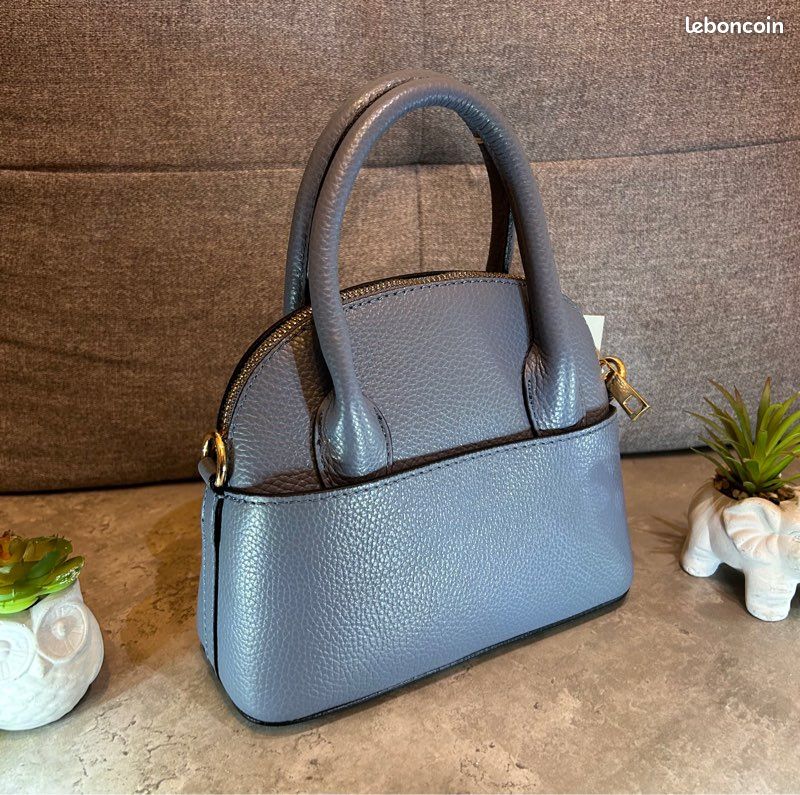 Sac à main Bleu ciel avec sa lanière 100% cuir Accessoires