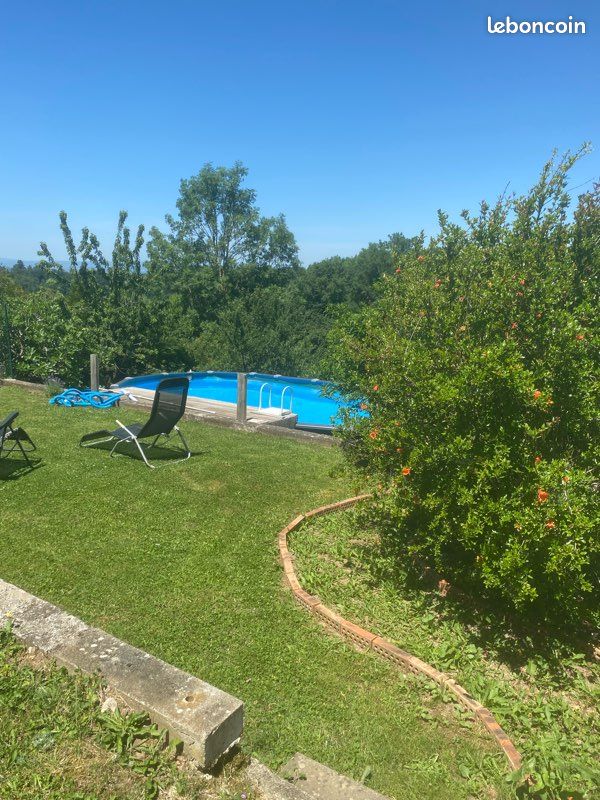 Maison 10 pièces 261 m² · à Bussières · 261 m² · 250 000 €