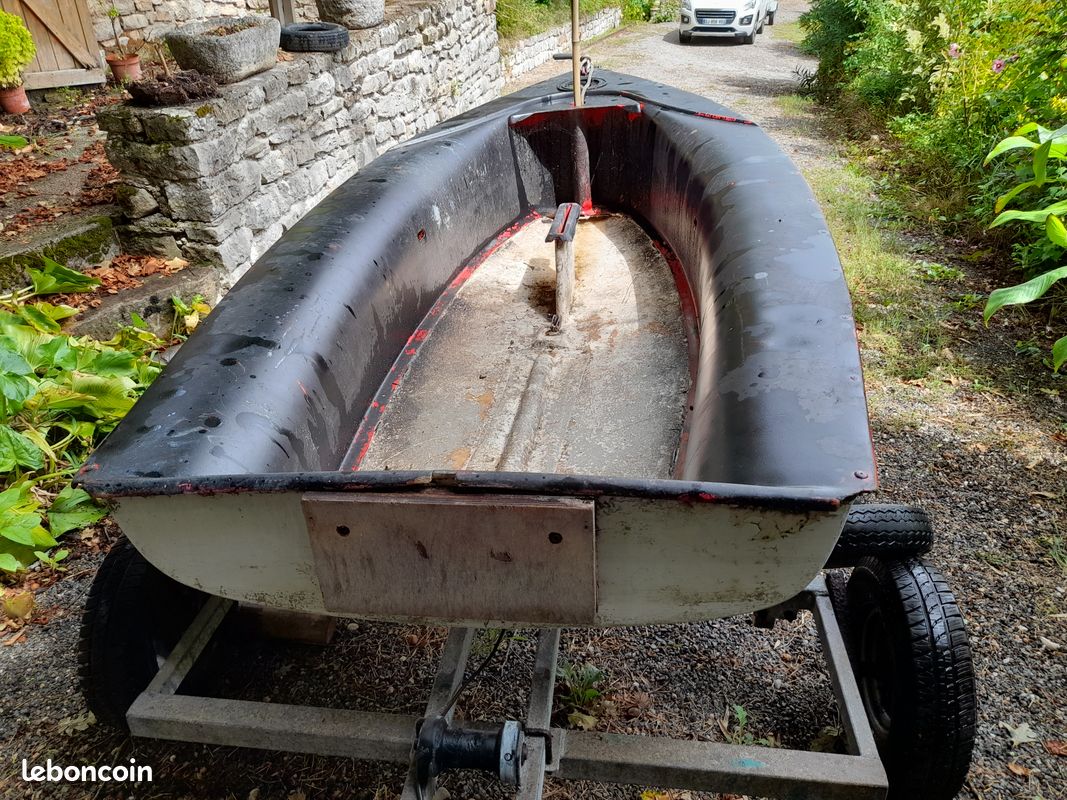 Barque en polyester (image 1)
