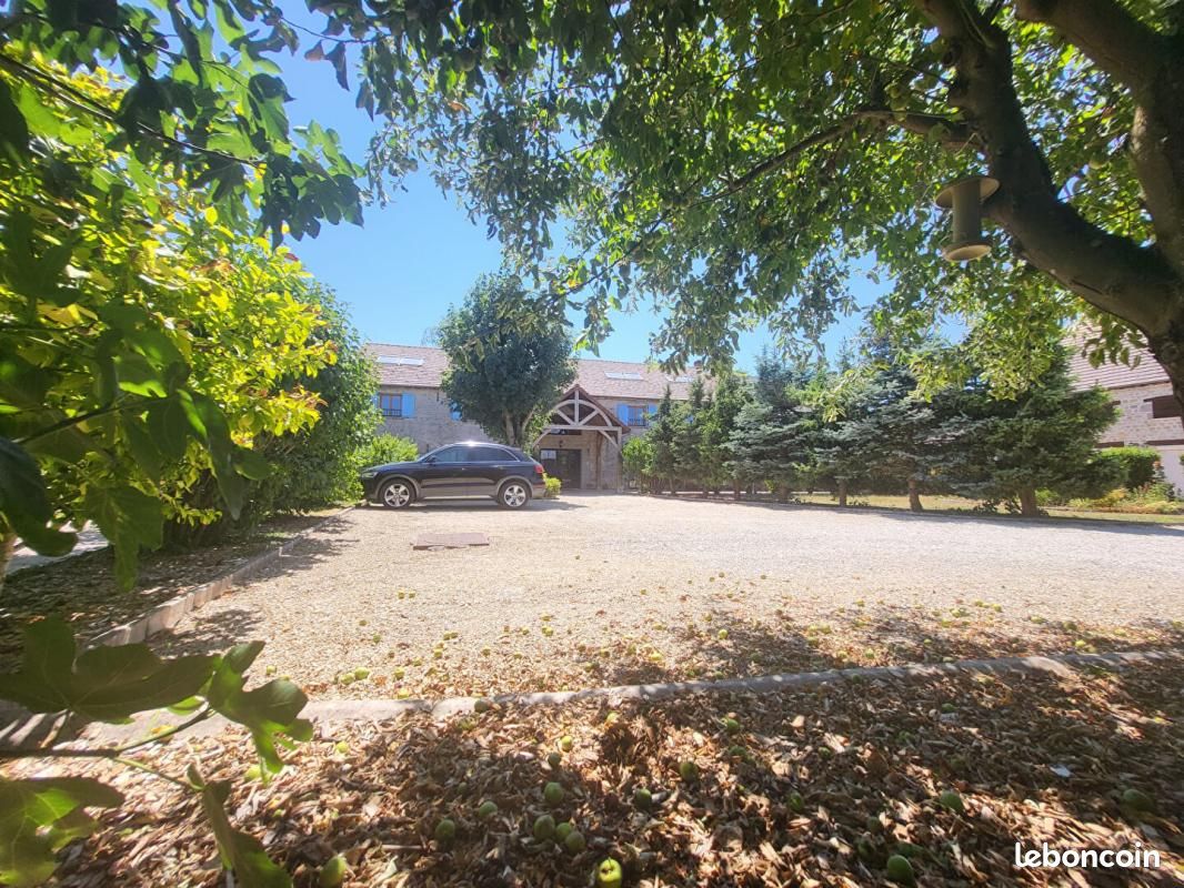 Maison 9 pièces 266 m² · à Sermaises · 266 m² · 370 000 €