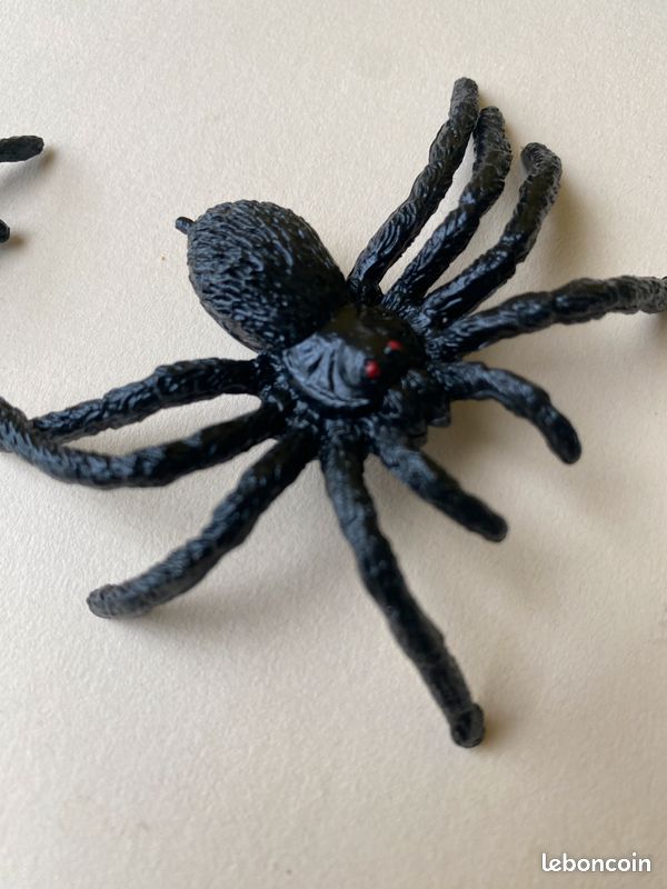 LOT fausses ARAIGNÉES HALLOWEEN (image 2)