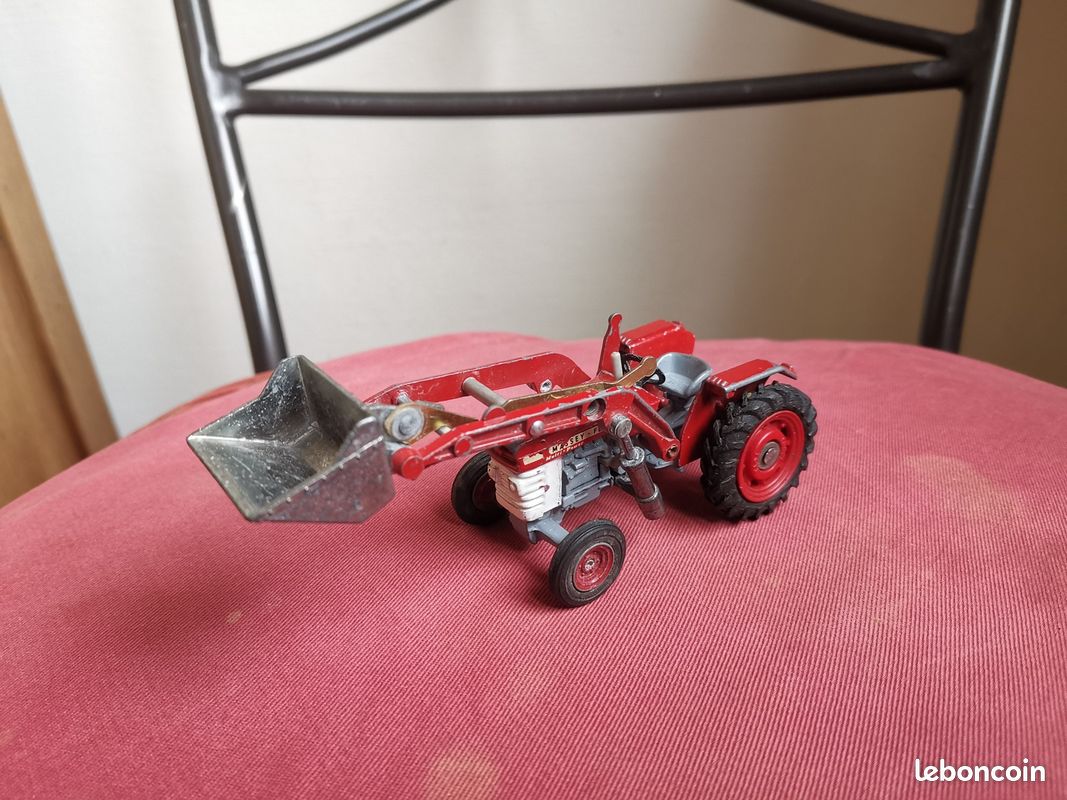 Corgi Toys Tracteur à pelle Massey Ferguson 1/43 eme (image 1)