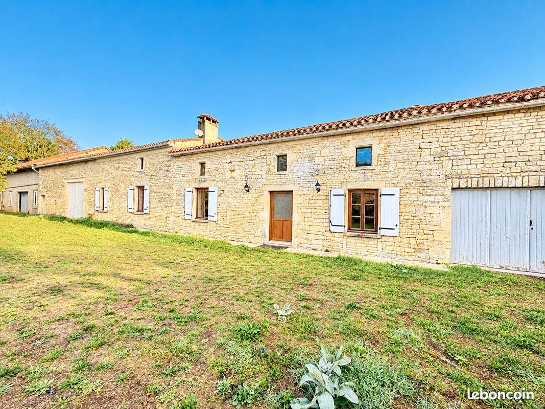 Maison 6 pièces 140 m² · à Salles-de-Villefagnan · 140 m² · 113 000 €