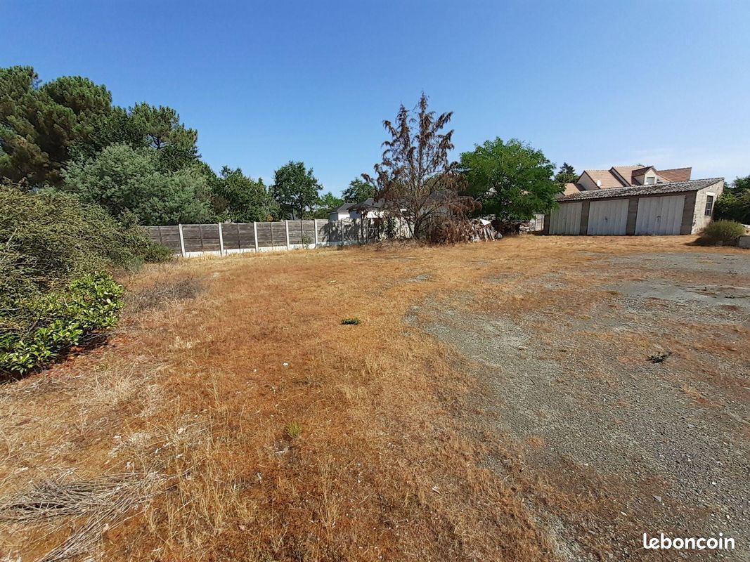 Terrain 937 m² · à Écommoy · 937 m² · 53 000 €