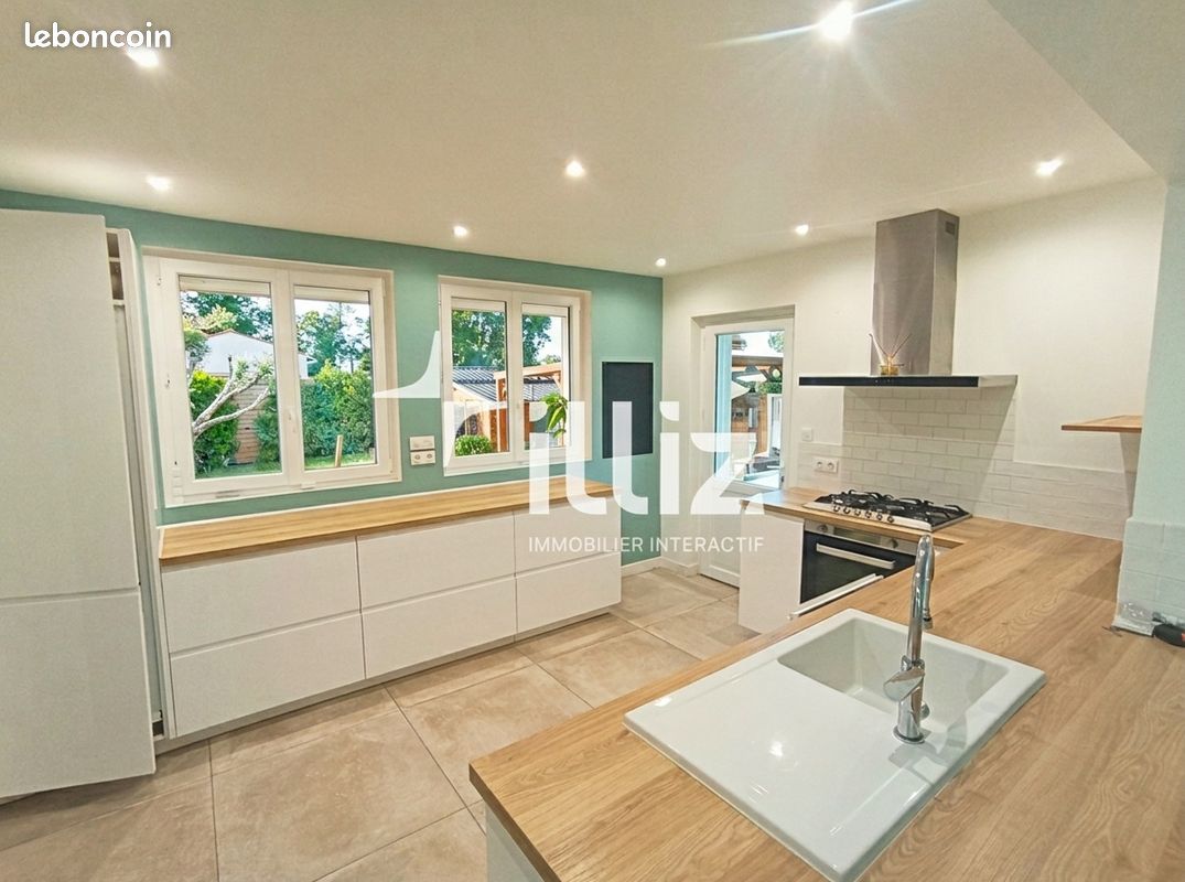 Maison 8 pièces 178 m² · à Breuil-Magné · 178 m² · 495 000 €
