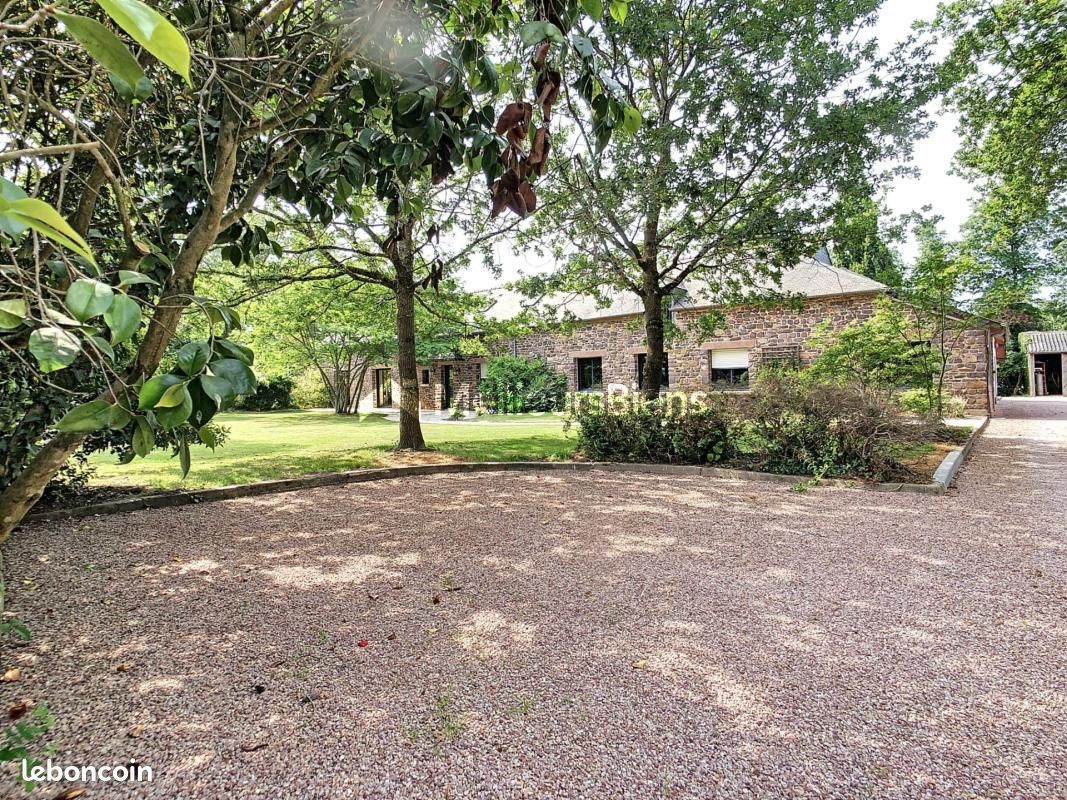 Maison 7 pièces 395 m² · à Bréal-sous-Montfort · 395 m² · 690 000 €