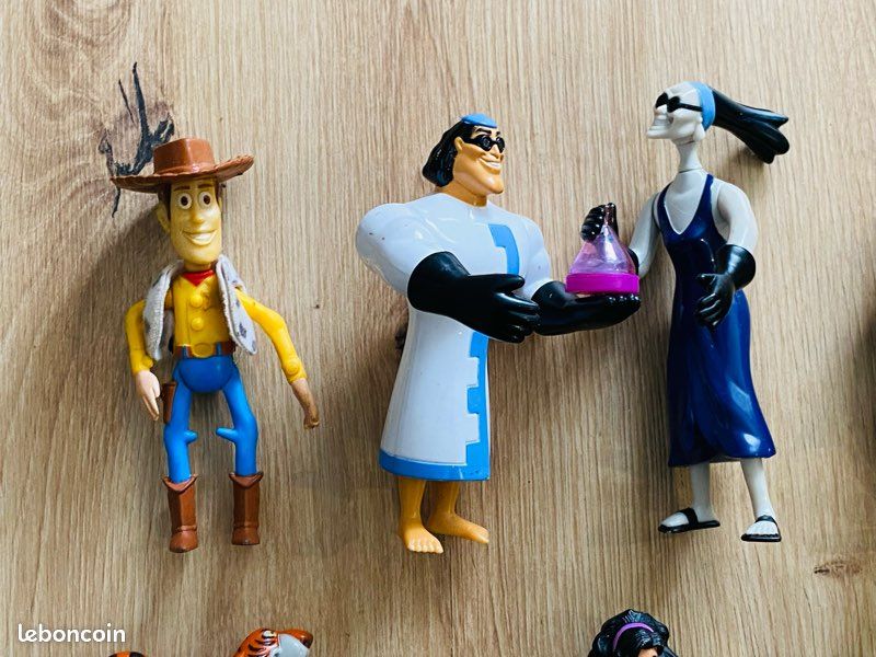 = Lot 8 Figurines Disney, Pocahontas, Woody, Le Bossu de Notre Dame, Dodger, Shere Khan et autres, années 90 = (image 4)