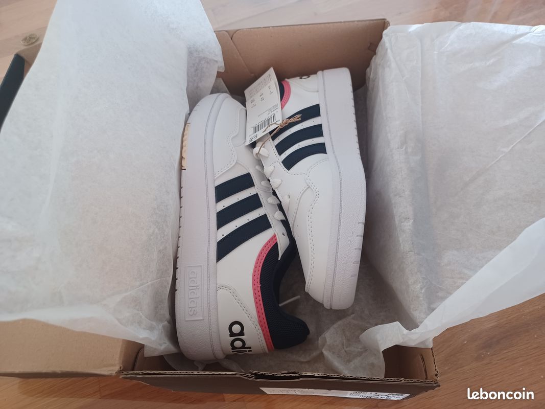 Baskets Adidas neuves (image 1)