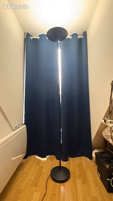 Lampadaire noir 180 cm – Style moderne, lumière fluorescente (image 1)