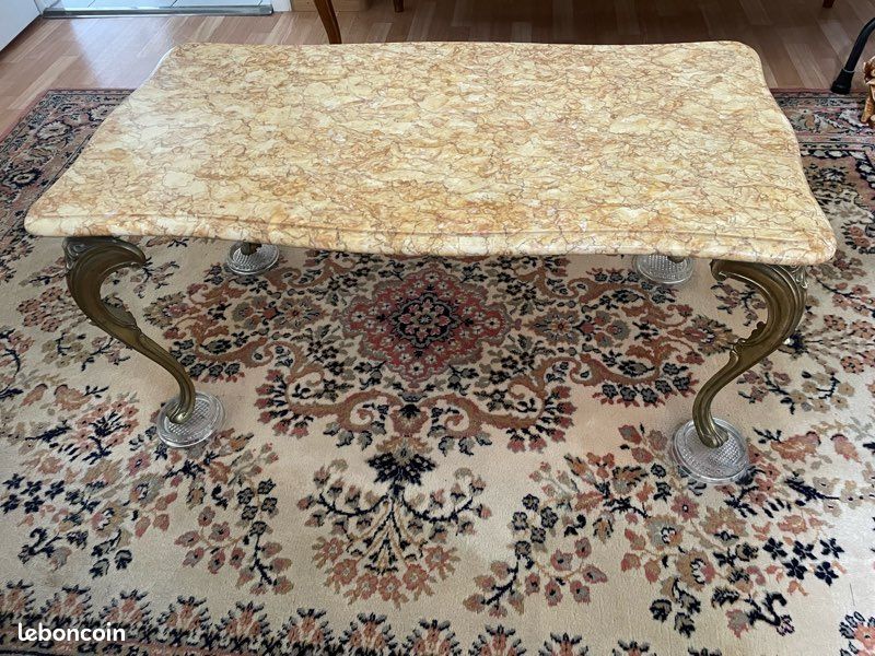 Table basse en marbre clair (image 2)