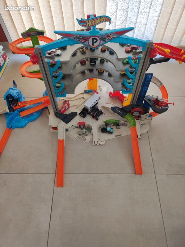 Parking à requin Hot Wheels en très bon état (image 2)