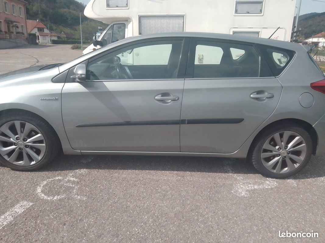 Toyota auris 2 hybride 136h (image 4)