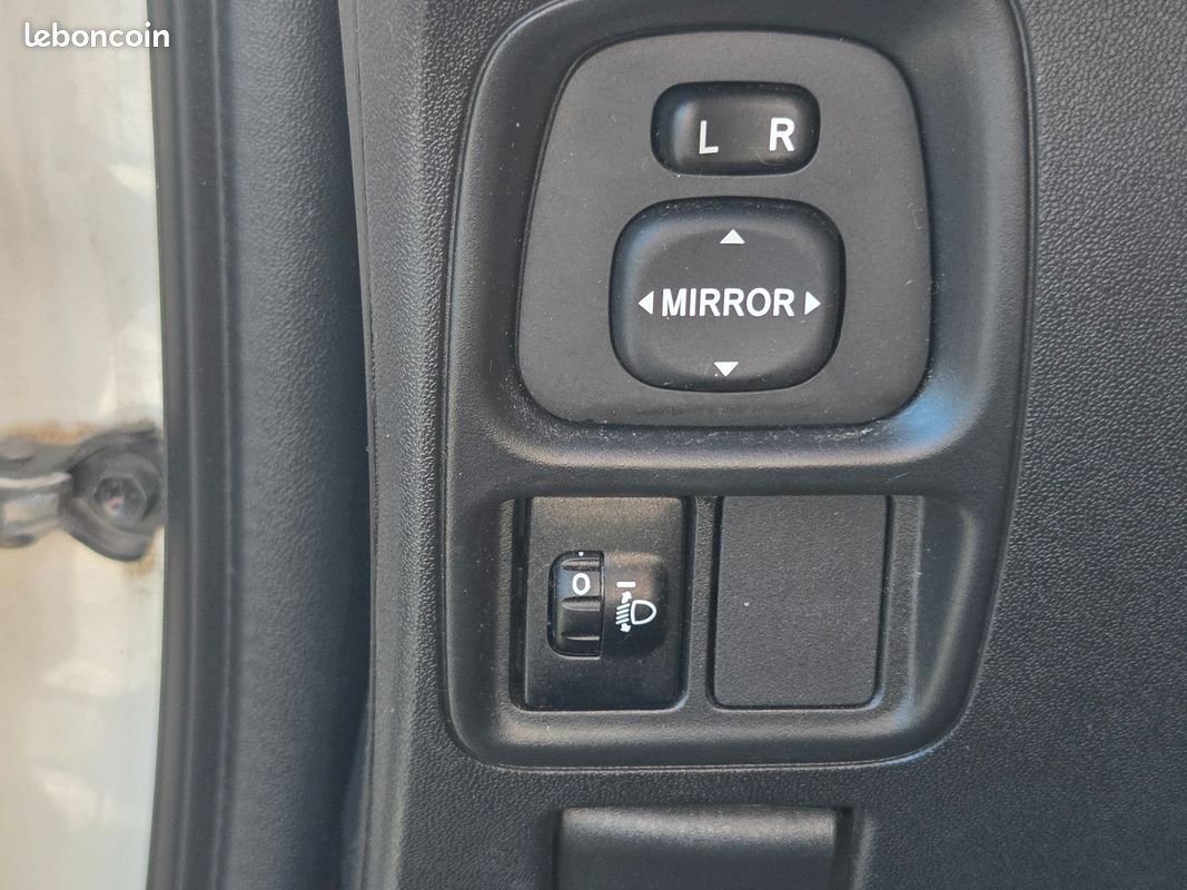 TOYOTA AYGO 1.0 VVTI 70 BOITE AUTO GRAND ECRAN CARPLAY 1er MAIN ENTRETIEN ET GARANTIE TOYOTA (image 30)