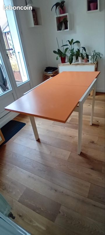 Table de cuisine orange démontée (image 1)