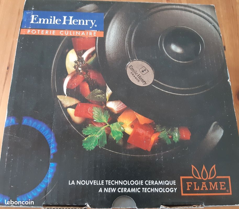 Cocotte ronde en céramique 22 cm Noire Fusain - EH794525 - EMILE HENRY | Francis BATT