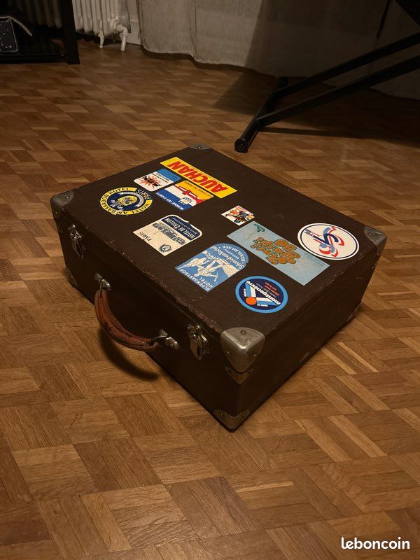 GRANDE VALISE VINTAGE au printemps paris la mondiale luxe année 40/50