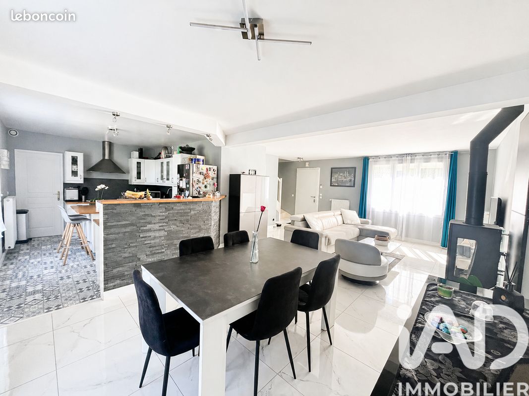 Maison 6 pièces 125 m² · à Saint-Pierre-du-Perray · 125 m² · 388 000 €